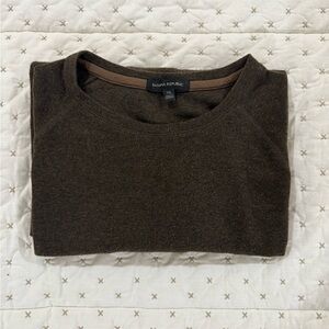 ***SOLD***Banana Republic Men's Dark Brown Crewneck Sweater